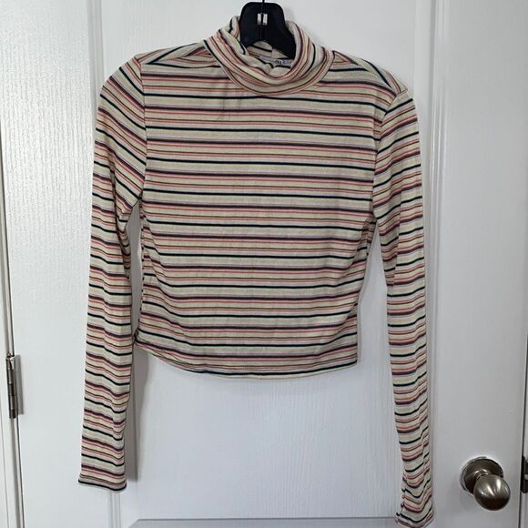 Cute Striped Turtleneck NWT💕 - Picture 1 of 4